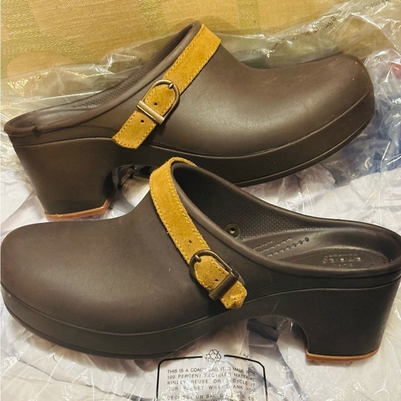 CROCS Shoes - Crocs Sarah clogs in a brown color with a tan suede leather strap
